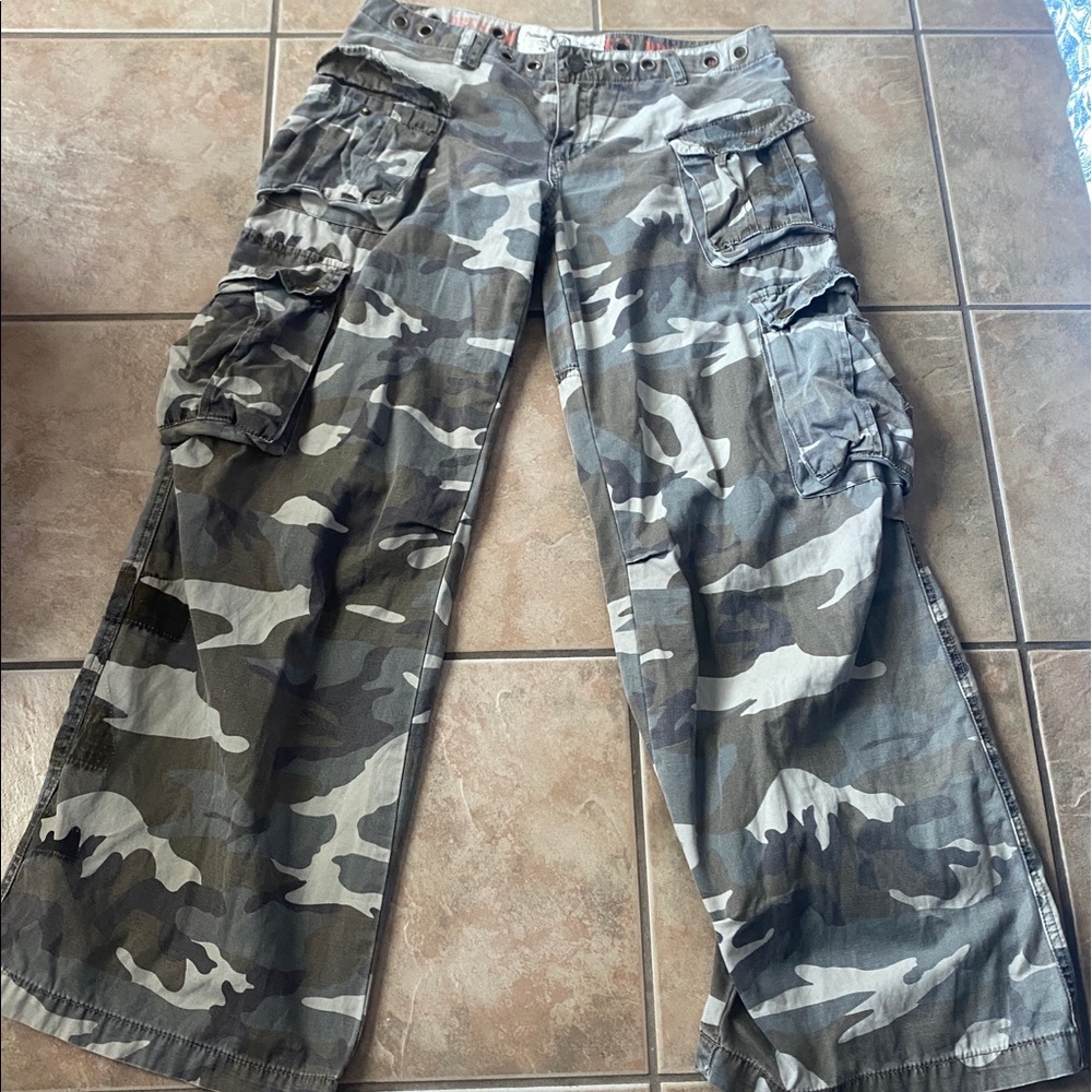 Low waisted cargo pants